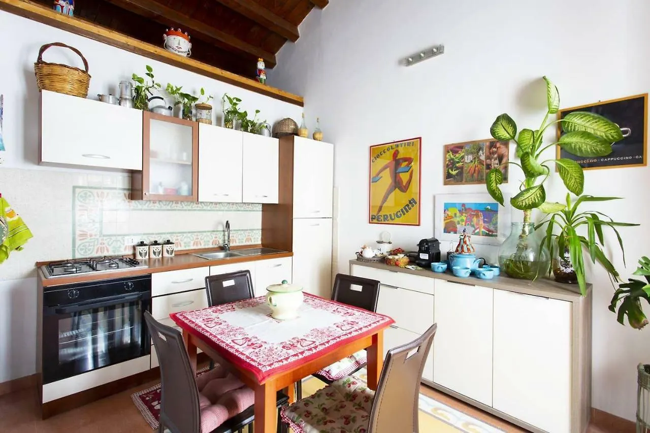 Anna'S Home In Historical Center Palermo 0*,